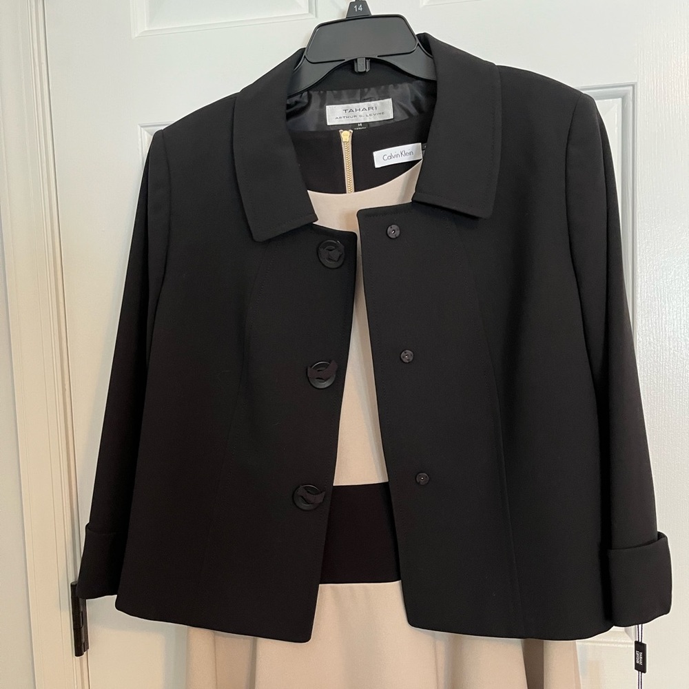 Tahari short black, lined jacket size 14
